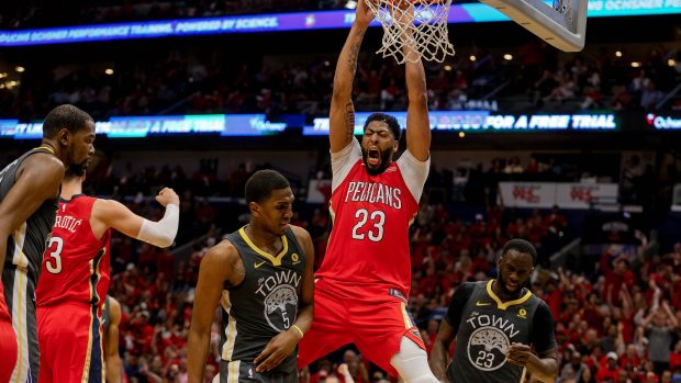 Anthony Davis do koše Warriors nastřílel 33 bodů