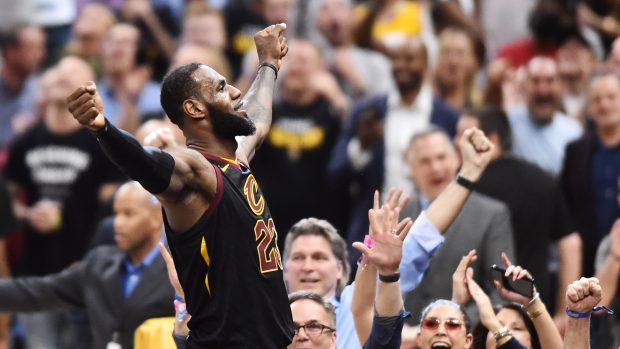 LeBron James rozhodl 0,5 sekundy před koncem