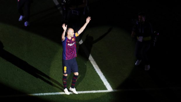 Iniesta se loučí s fanoušky.