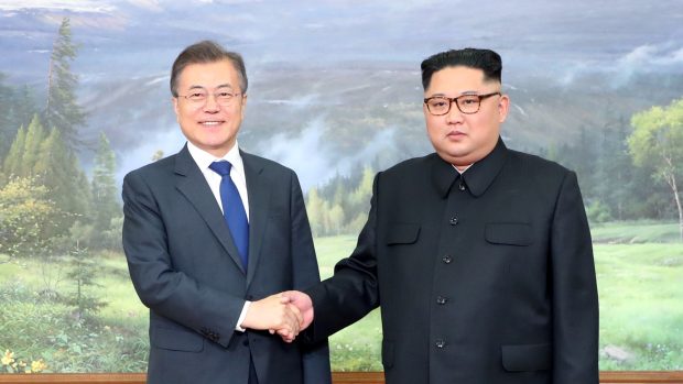 Jihokorejský prezident Mun Če-in a Kim Čong-un hovořili o možnosti, že by se Trump a vůdce KLDR nakonec přece jen mohli setkat.