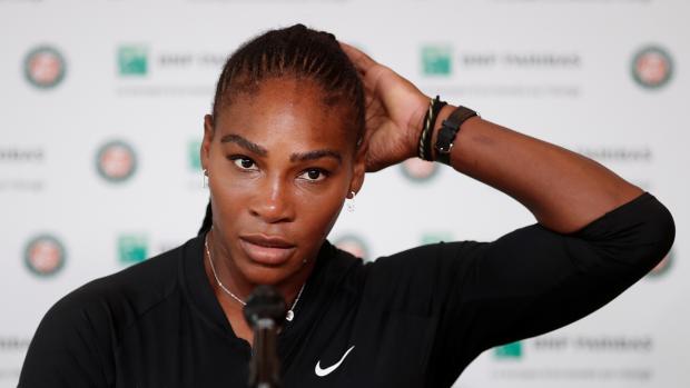 Tenistka Serena Williamsová na tiskové konferenci oznamuje odstoupení z French Open.