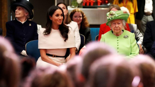 Meghan, vévodkyně ze Sussexu, a královna Alžběta II. na první společné královské návštěvě