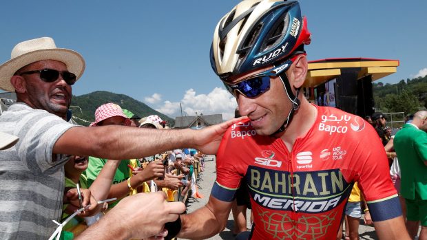 Italský cyklista Vincenzo Nibali usiluje o náhradu škod, které mu způsobil jím nezaviněný pád na Tour de France