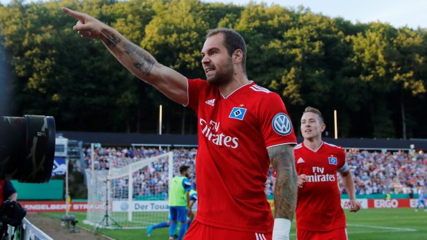 Fotbalisté Hamburgu se skládají na fanoušky kvůli odloženému zápasu