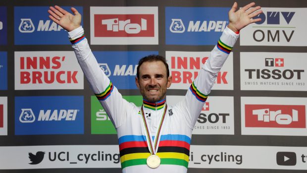 Španělský cyklista Alejandro Valverde při zisku svého prvního titulu mistra světa