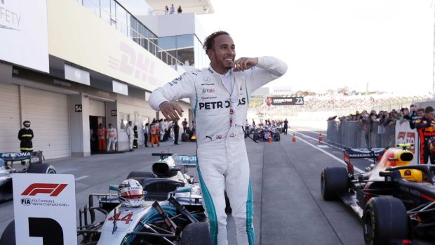 Lewis Hamilton po vítězství ve Velké ceně Japonska