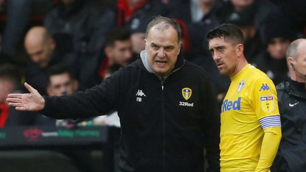 Marcelo Bielsa dovedl Leeds na čelo anglické druhé ligy