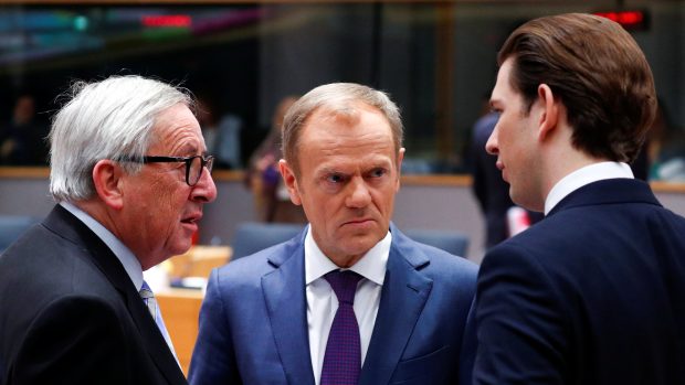 Lídři EU na summitu v Bruselu zleva: šéf Evropské komise Jean-Claude Juncker, šéf Evropské rady Donald Tusk a rakouský kancléř Sebastian Kurz