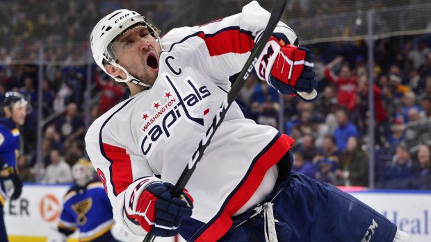 Alexandr Ovečkin v dresu Washington Capitals při zápase proti St. Louis Blues