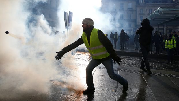 Řada lidí se zúčastnila protestů ve městě Angers.