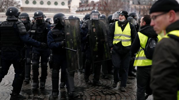 V Paříži zasahovala policie především na náměstí Bastily, kde se sešly čtyři různé průvody.