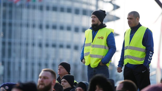 Ve Francii znovu vyšli do ulic příznivci hnutí žlutých vest