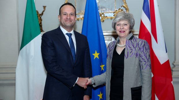 Britská premiérka Theresa Mayová a irský premiér Leo Varadkar