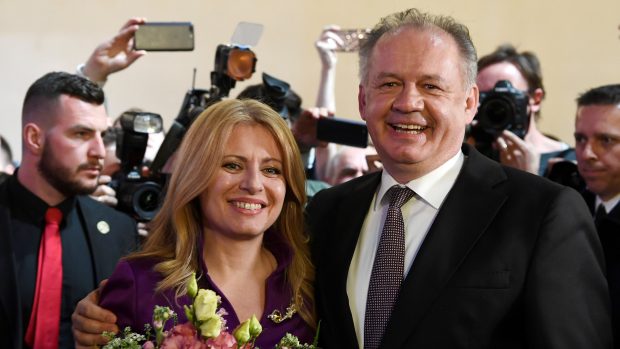 Zuzana Čaputová vystřídá Andreje Kisku na postu slovenského prezidenta v půli června. Pogratulovat jí přišel do volebního štábu