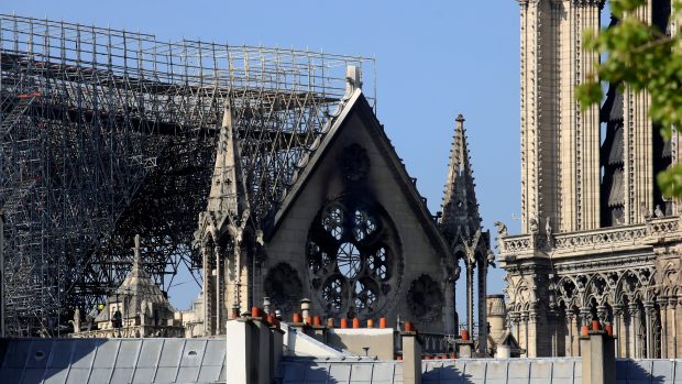 Pařížská katedrála Notre-Dame po požáru