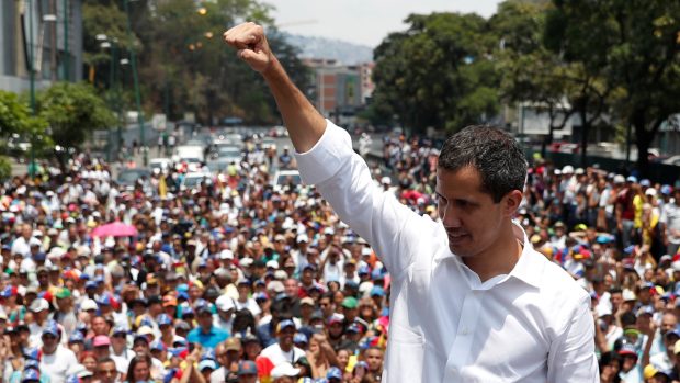 Juan Guaidó během středeční demonstrace v Caracasu
