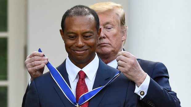 Americký prezident Donald Trump předal nejvyšší civilní USA vyznamenání golfistovi Tigeru Woodsovi