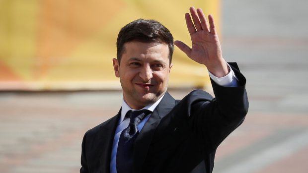 Nový ukrajinský prezident Volodymyr Zelenskyj krátce před inaugurací v parlamentu v Kyjevě