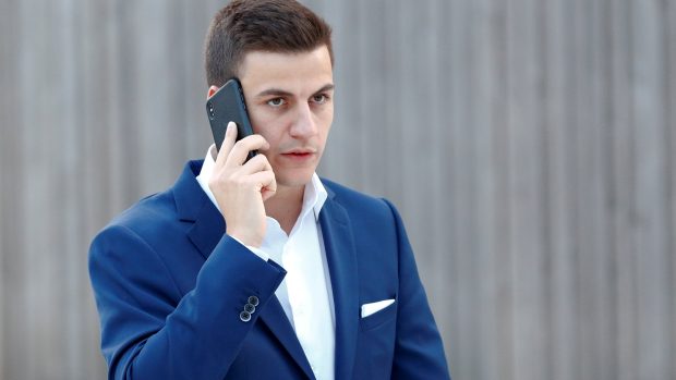 Dries Van Langenhove, člen krajně pravicové strany Vlámský zájem, před vyhlášením výsledků voleb v Belgii