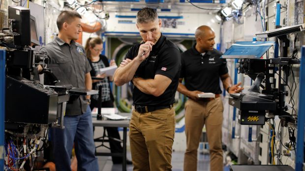 Američtí astronauti trénují v Texasu v replice Mezinárodní vesmírné stanice.
