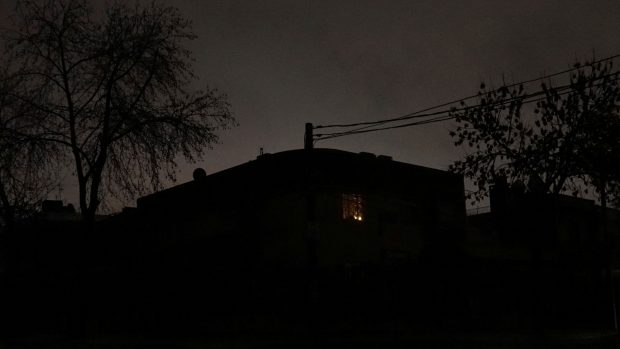 Podle argentinských úřadů kolaps zřejmě způsobily bouře na pobřeží, které nejprve zastavily přenos proudu dálkovým vedením Yacyretá - Salto Grande