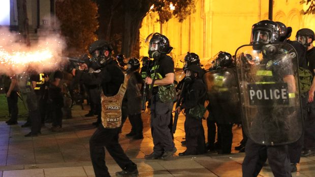 Policie zasáhla proti demonstrantům v  gruzínském Tbilisi.