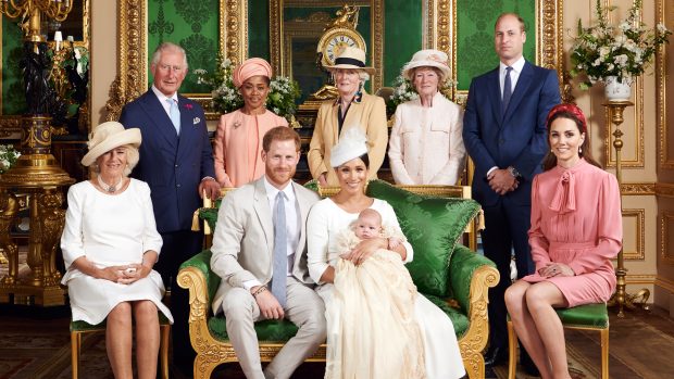 Některé tradice Harry s Meghan dodrželi. V případě křestního roucha, jež měl jejich syn na sobě, šlo o repliku oděvu, který byl vyroben pro nejstarší dceru královny Viktorie.