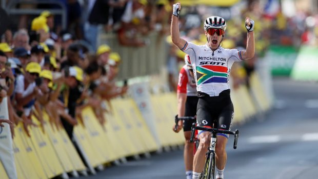 Daryl Impey se raduje ze svého prvního etapového vítězství na Tour