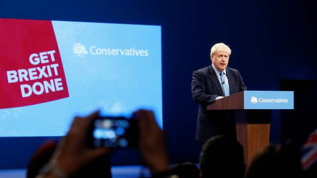 Premiér Boris Johnson při projevu na výroční konferenci konzervativců v Manchesteru