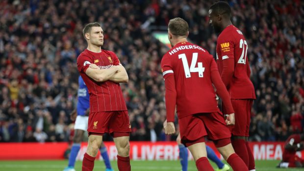 James Milner slaví vítěznou penaltu v zápase s Leicesterem