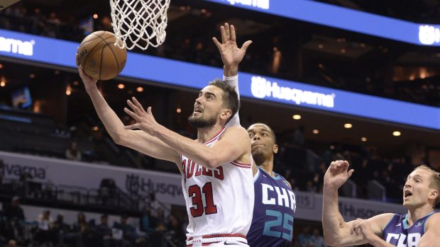 Český basketbalista Tomáš Satoranský ze Chicaga Bulls