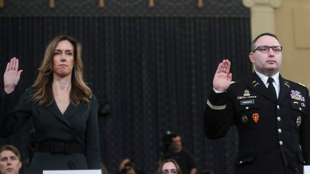 Jennifer Williamsová a Alexander Vindman, svědci v rámci impeachmentového vyeštřování americké Sněmvny reprezentantů