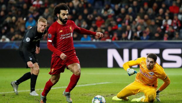 Muhammad Salah střílí gól do sítě Salcburku