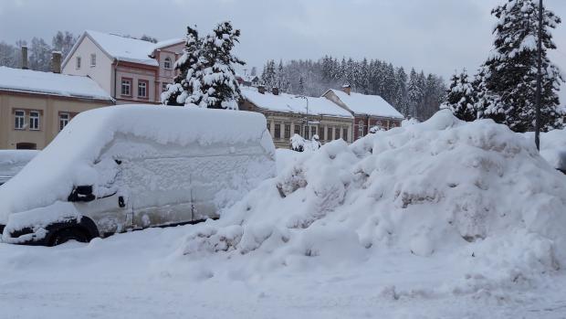 Sníh v obci Smržovka v okrese Jablonec nad Nisou