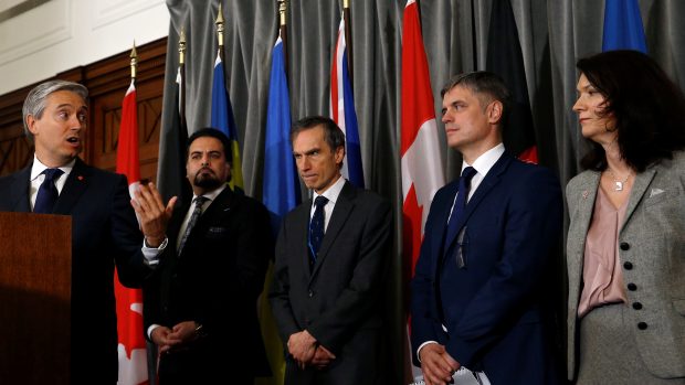 Šéf kanadské diplomacie François-Philippe Champagne a ministři zahraničí Afghánistánu, Ukrajiny, Británie a Švédska na schůzce ohledně Íránem sestřeleného ukrajinského letadla.