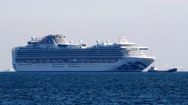 Výletní loď Diamond Princess, kde 14 dnů zůstane všech 3711 cestujících na palubě v karanténě