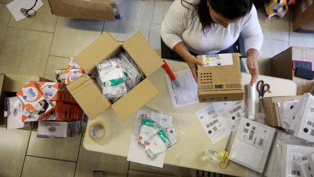 Brazílie se zásobuje rouškami v souvislosti s výskytem prvního případu koronaviru