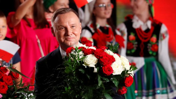 Stávající polský prezident Andrzej Duda. Po vyhlášení prvních odhadů postupuje do druhého kola.