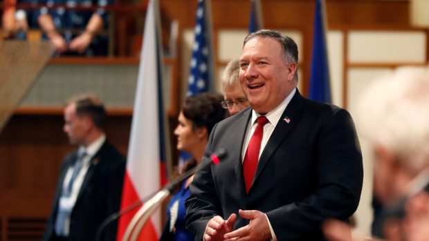 Americký ministr zahraničních věcí Mike Pompeo na návštěvě v české horní komoře parlamentu.