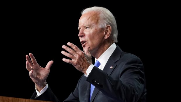 Demokratický kandidát na prezidenta Joe Biden přijímá nominaci