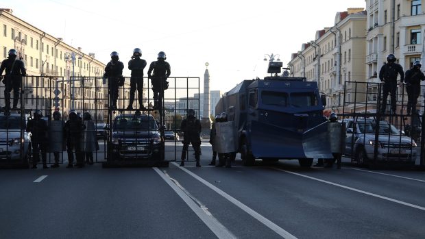 Policisté podle listu Kommersant prováděli přesně cílená zatýkání jednotlivců.