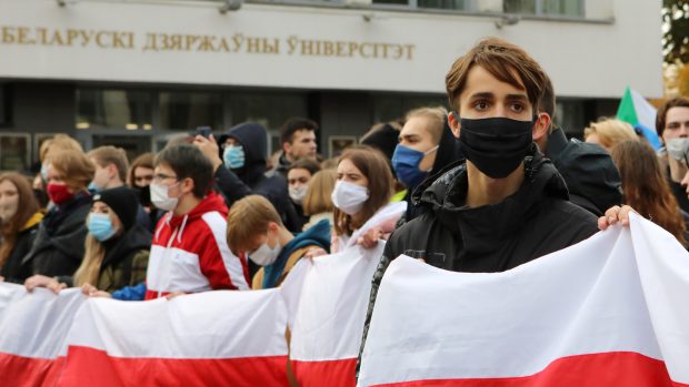 Proti Lukašenkovi přišli demonstrovat zejména senioři a studenti.