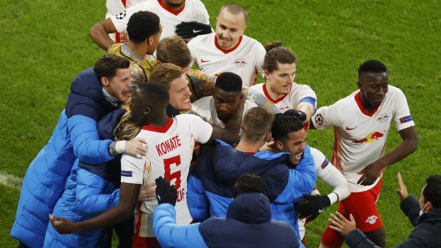 Fotbalisté Lipska slaví výhru v Lize mistrů nad Manchesterem United