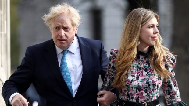 Boris Johnson se svojí novou manželkou Carrie Symondsovou.