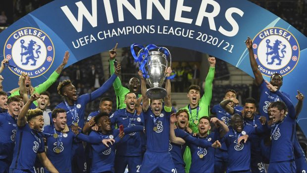 Fotbalisté Chelsea s trofejí pro vítěze Ligy mistrů