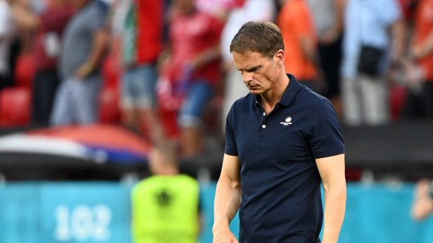 Trenér Frank de Boer skončil po vyřazení nizozemských fotbalistů z mistrovství Evropy u národního týmu