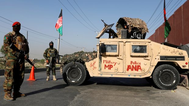 Afghánské bezpečnostní složky na check pointu v Kábulu.