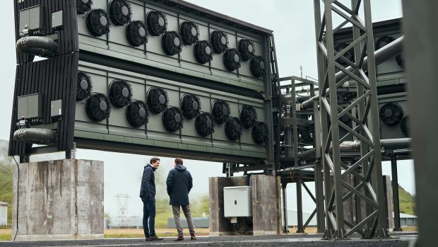 Největší zařízení na zadržování oxidu uhličitého z atmosféry a jeho skladování.tento měsíc začalo fungovat na Islandu.