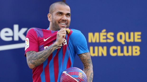 Fotbalová Barcelona oficiálně představila novou posilu. Tou je Brazilec Dani Alves, který se do Katalánska vrátil na přání trenéra Xaviho