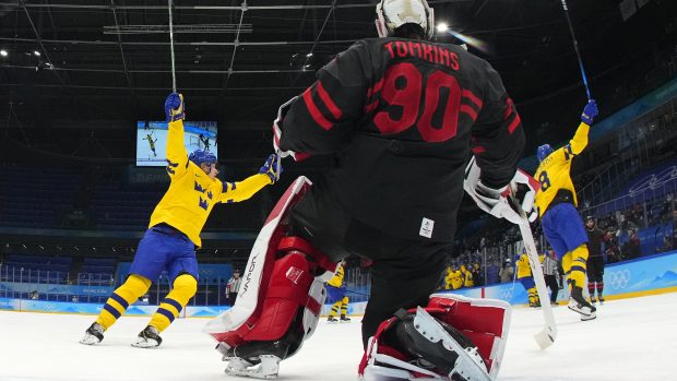 Hokejisté Švédska se radují z postupu do semifinále olympijského turnaje
